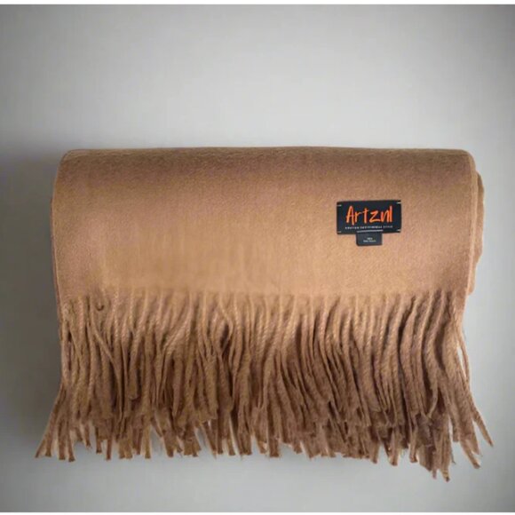 ARTZNL 100% Baby Alpaca Throw Blanket Camel Brown Large 71x51 Soft Lightweight - Picture 3 of 10